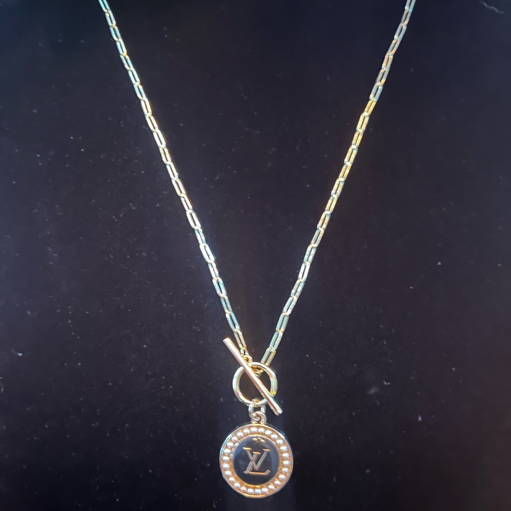 Louis Vuitton Charm Necklace PaperClip Round Toggle18K gold plated 18”long chain